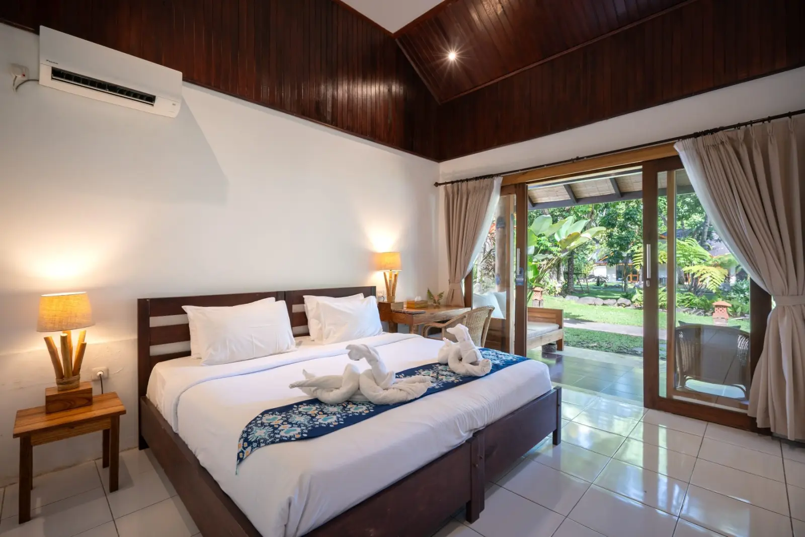Bedroom opening onto the garden