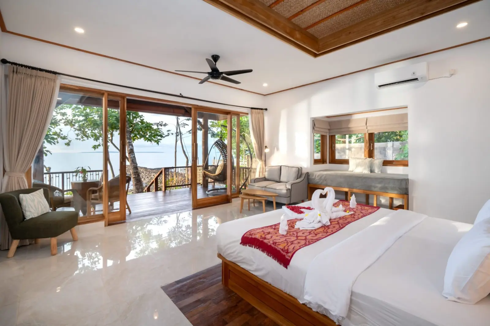 Villa bedroom facing the ocean