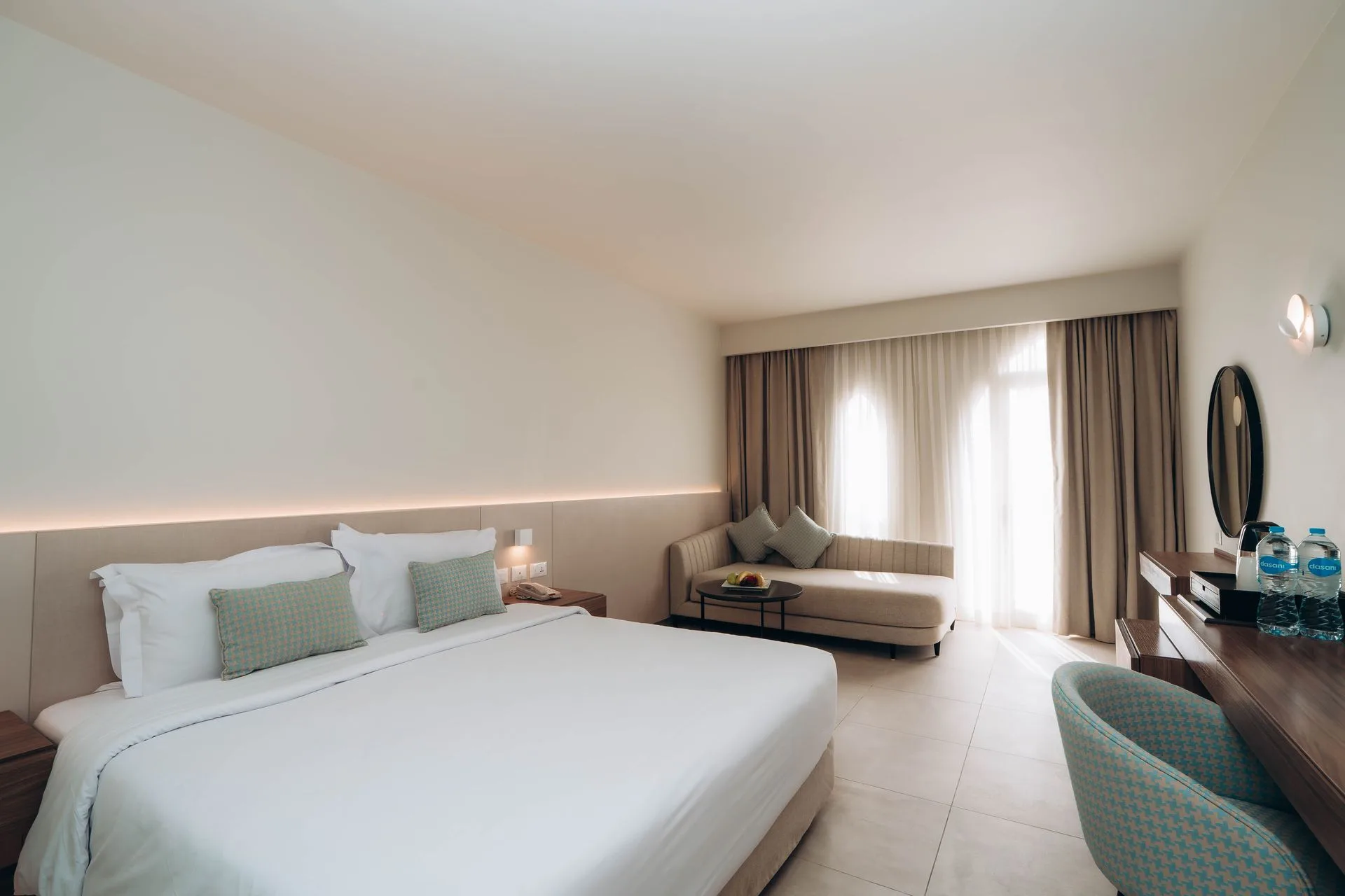 Deluxe Sea View Room — спальня с видом на море