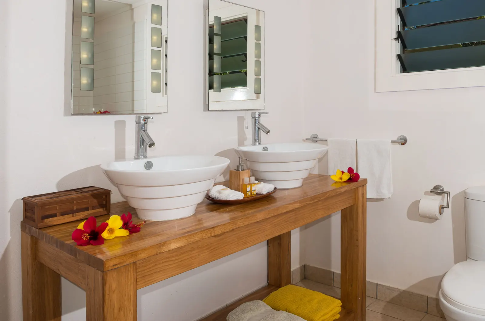 Deluxe Bungalow — bathroom