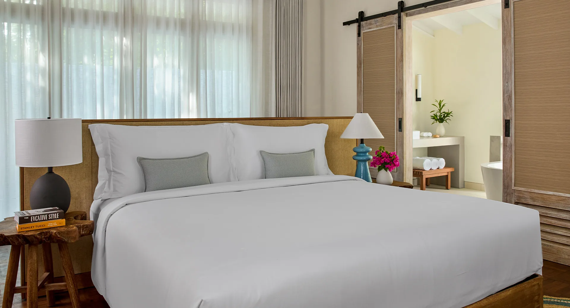 Two Bedroom Reethi Suite with Pool — главная спальня