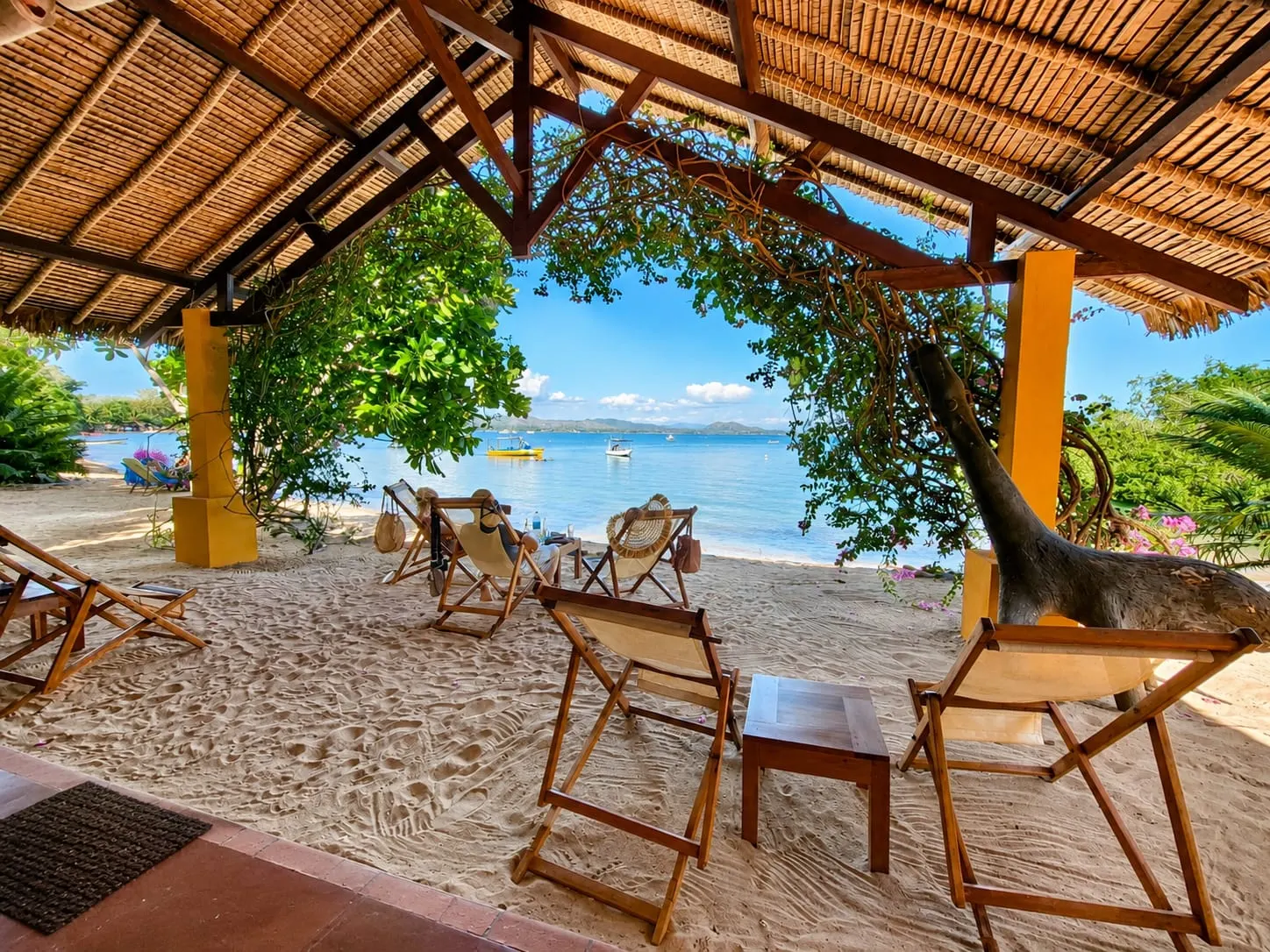 The bar above the beach with guests