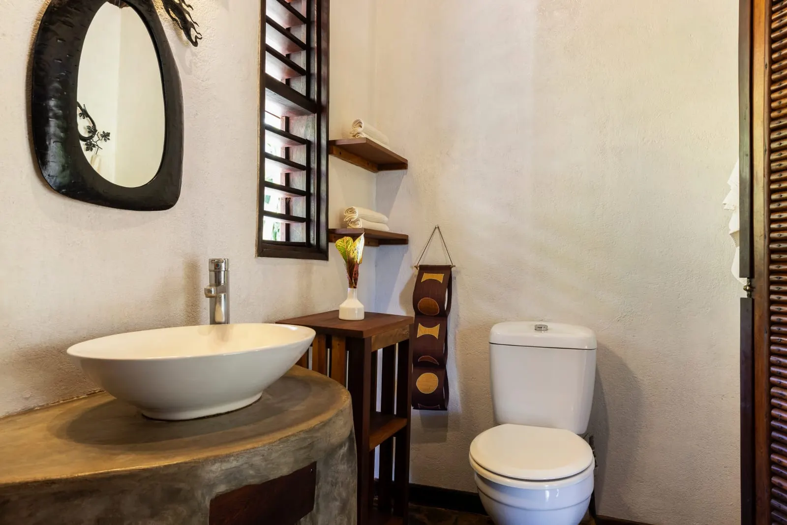 Bathroom with a mirror