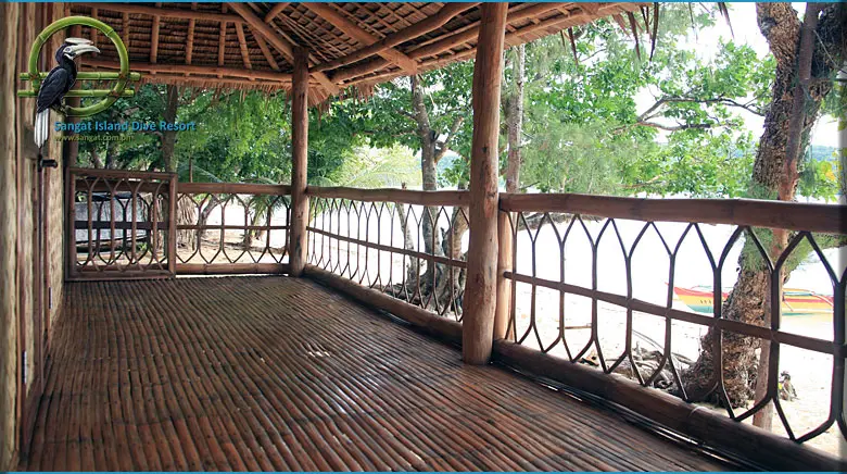 Robinson Crusoe Cottage — терраса в тени