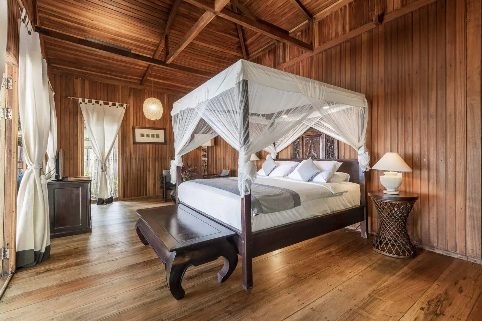 Four-poster bed in a Beach View Villa