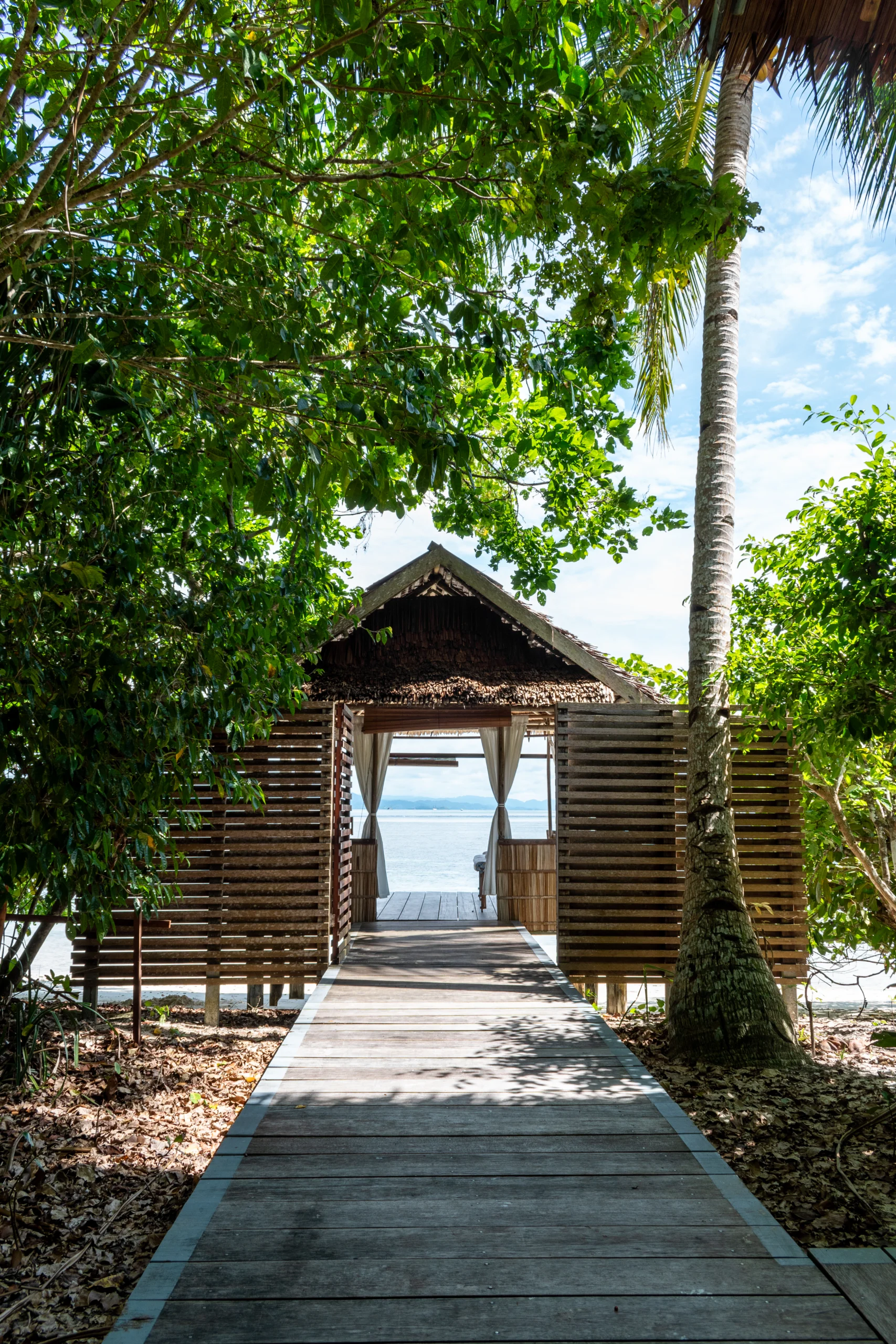 Дорожка к спа Healing Hut