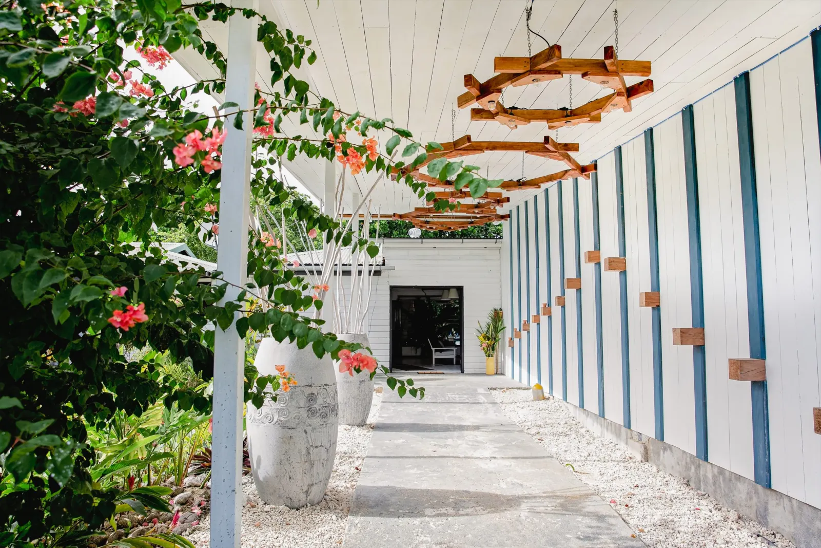 Path along the rooms