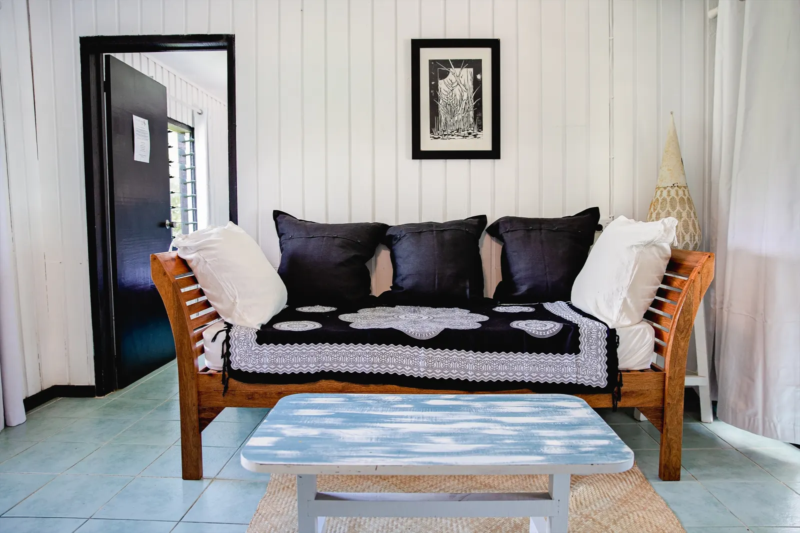 Sea View Family Room — lounge area