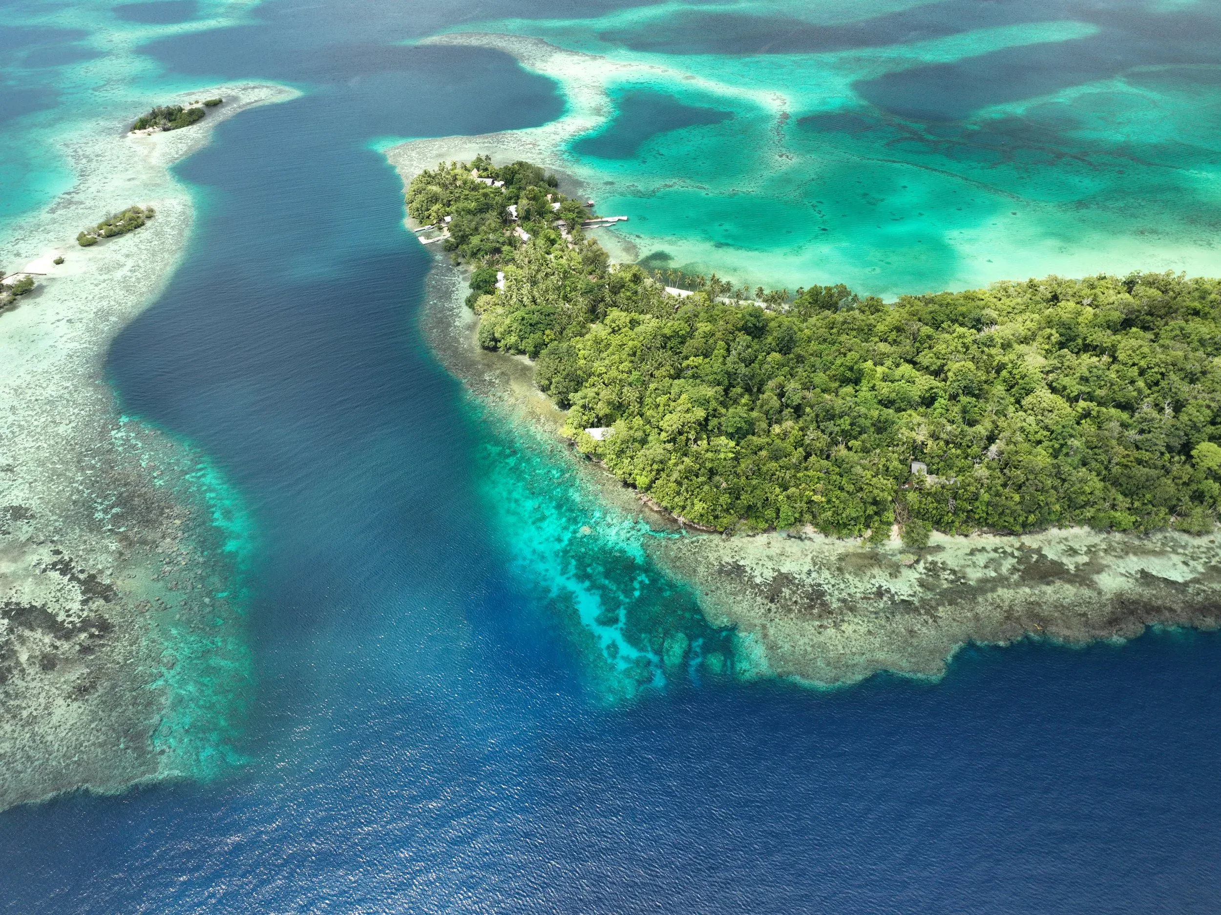 Uepi Island and the Marovo Lagoon reef from the air
