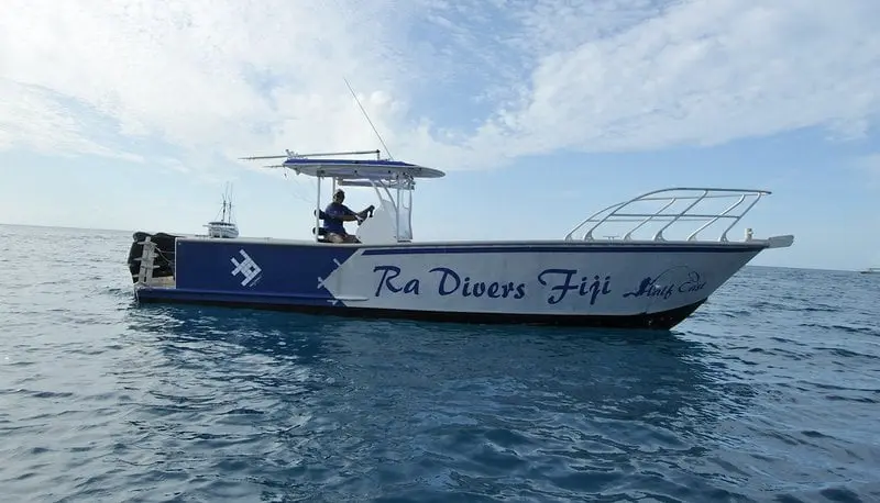 Дайв-катер Ra Divers в море