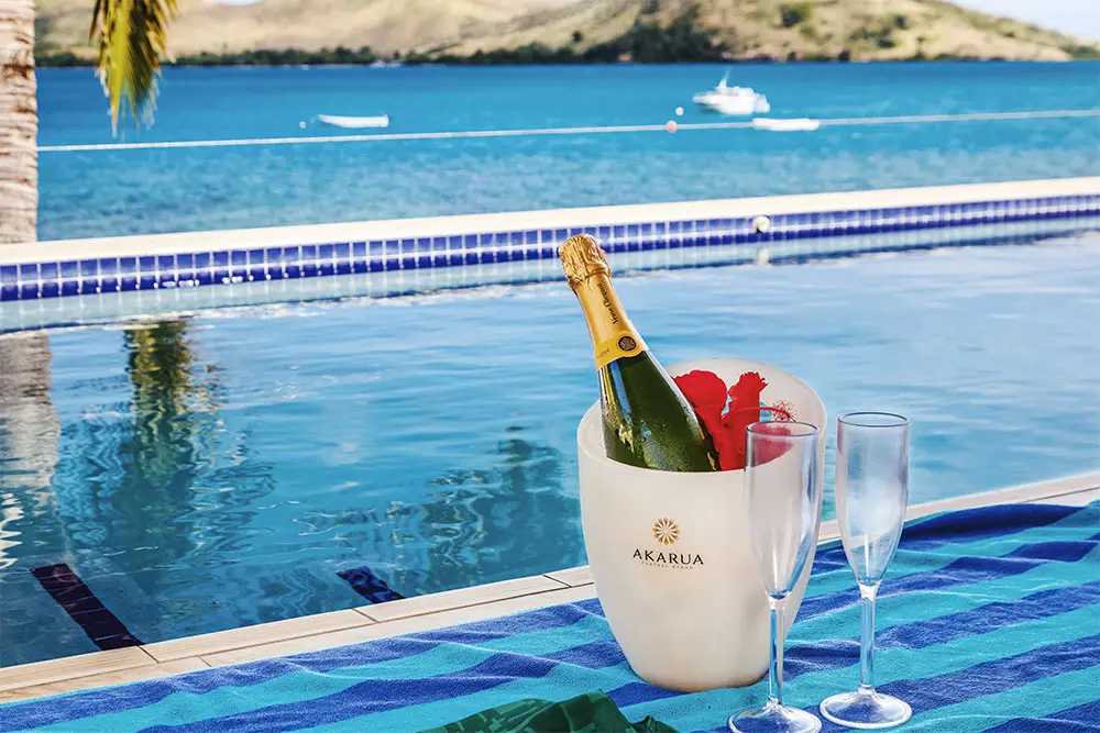 Luxury Ocean View Villa — бассейн с видом на остров Малаке