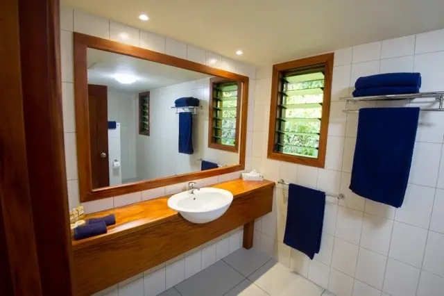Ocean View Room — ванная комната
