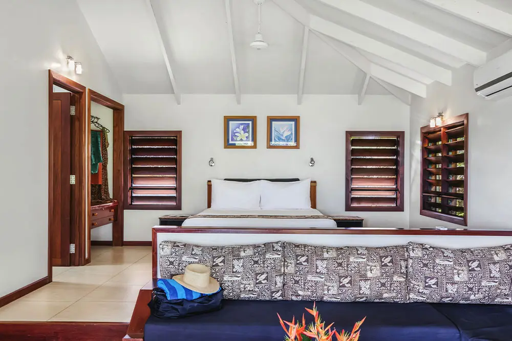 Premium Ocean View Villa — спальня и гостиная зона