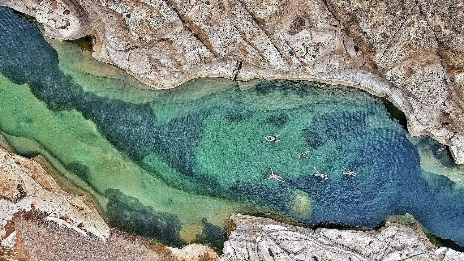 Вид с дрона на побережье