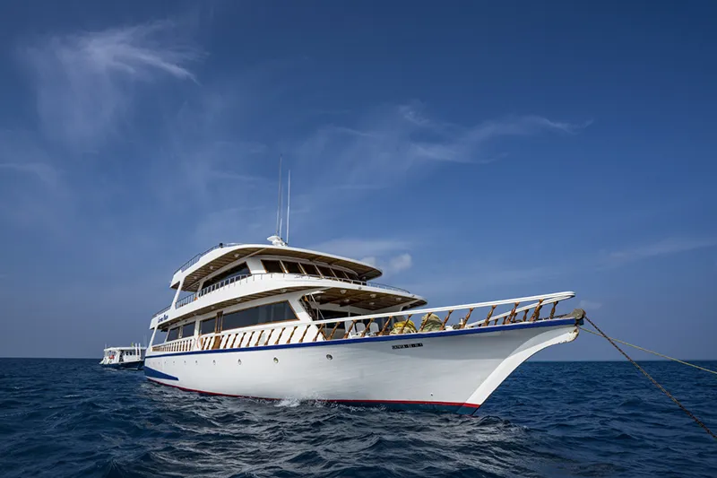 Яхта Conte Max в открытом океане