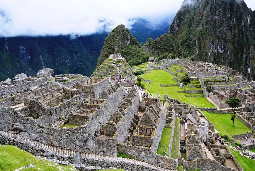 Пингвины Гумбольдта на островах Бальестас