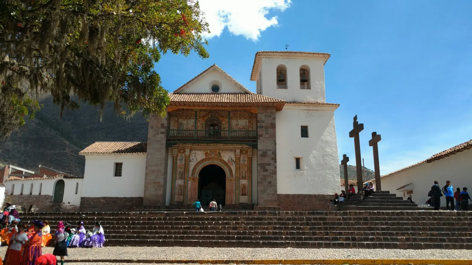 Радужные горы Перу — полосы красного, жёлтого и зелёного