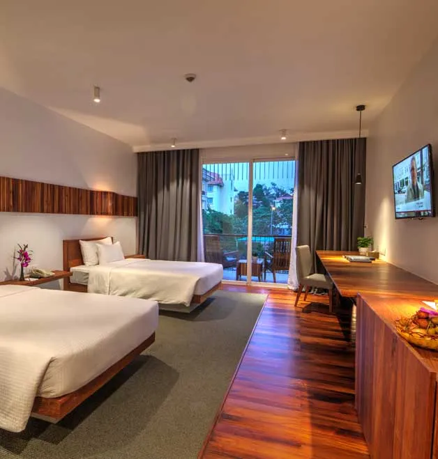 Номер с видом на бассейн